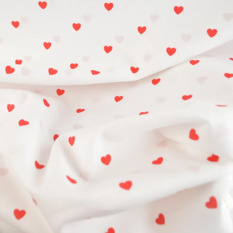 Tissu popeline de coton motif coeurs rouges fond blanc - OEKO TEX