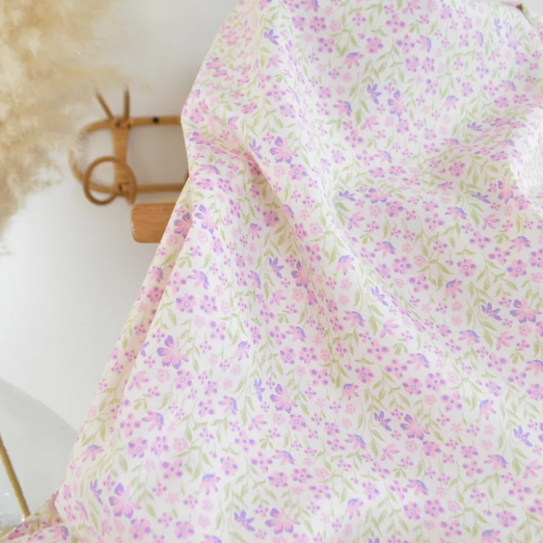 Tissu popeline de coton Poppy – motif fleurs Violettes