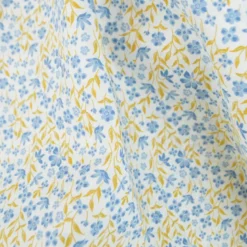 Tissu popeline de coton Poppy – motif fleurs bleues et ocre