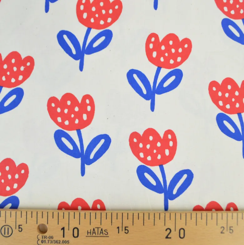 Tissu popeline de coton Poppy – motif tulipes rouges et bleues