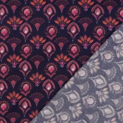 Tissu popeline de coton Poppy – Motif Nayana fond bleu marine – Oeko-Tex