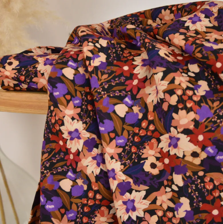 Tissu popeline de viscose Aozy - motif fleurs violettes fond noir