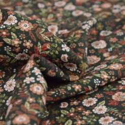 Tissu popeline de viscose Barbie motif fleurs roses fond vert