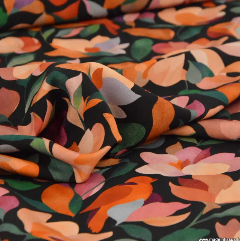 Tissu popeline de viscose Calidris motif fleurs orange fond chocolat