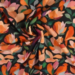 Tissu popeline de viscose Calidris motif fleurs orange fond chocolat