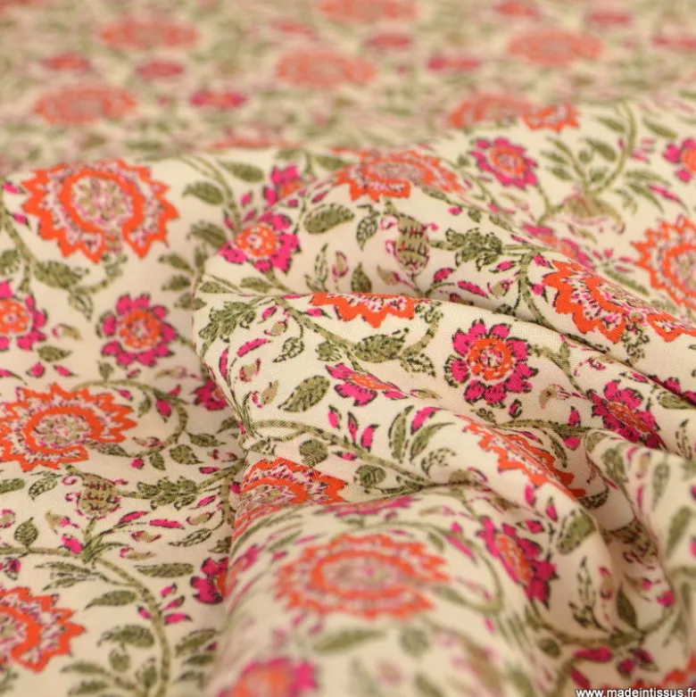 Tissu popeline de viscose écovero motif fleurs fond écru