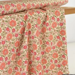 Tissu popeline de viscose écovero motif fleurs fond écru