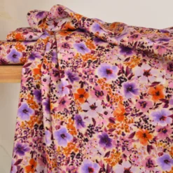 Tissu popeline de viscose Giada - motif fleurs violettes et oranges