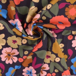 Tissu popeline de viscose Jano - motif fleurs Aubergine et cerise