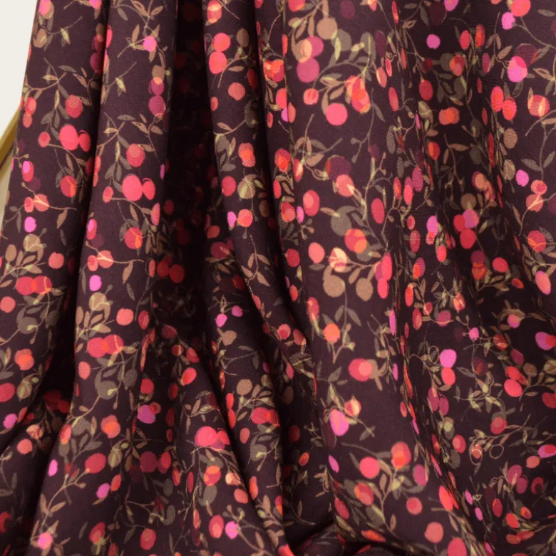 Tissu popeline de viscose Merisier - motif baies rose fond prune