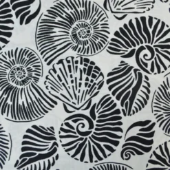 Tissu popeline de viscose motif coquillages noirs fond blanc
