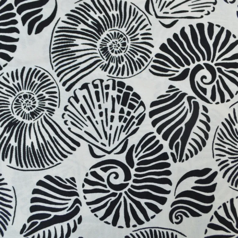 Tissu popeline de viscose motif coquillages noirs fond blanc