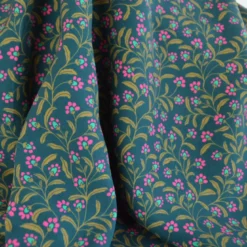 Tissu popeline de viscose motif petites fleurs roses fond vert