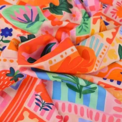 Tissu popeline de viscose Nice - motif fleurs vertes et roses
