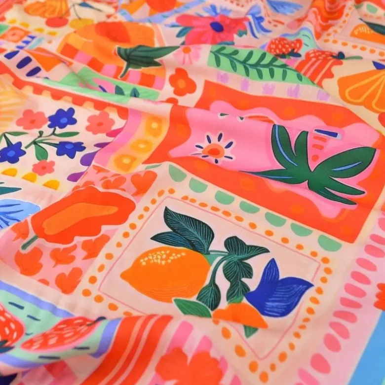 Tissu popeline de viscose Nice - motif fleurs vertes et roses