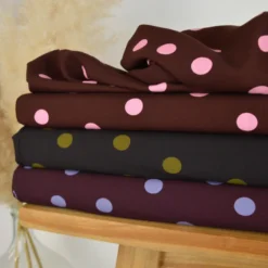 Tissu popeline de viscose Peyton motif pois roses fond Bordeaux