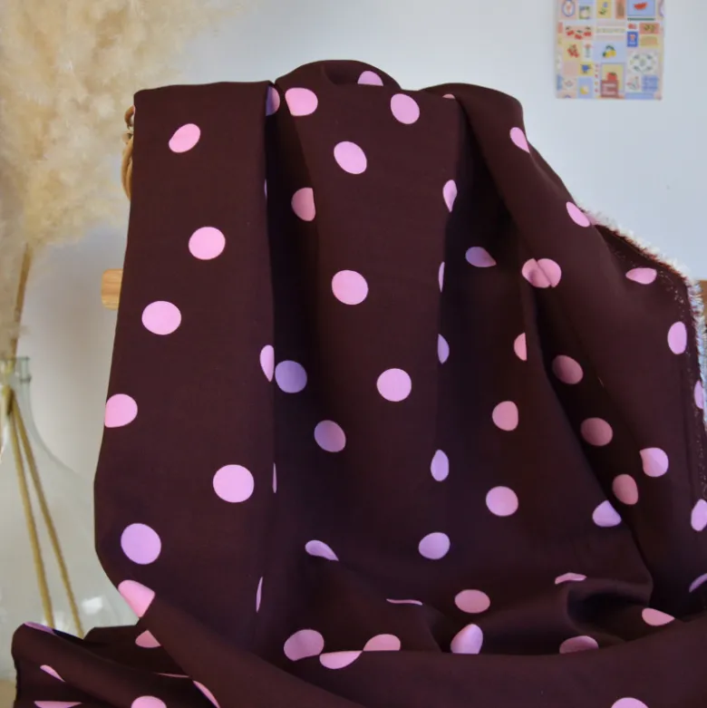 Tissu popeline de viscose Peyton motif pois roses fond Bordeaux
