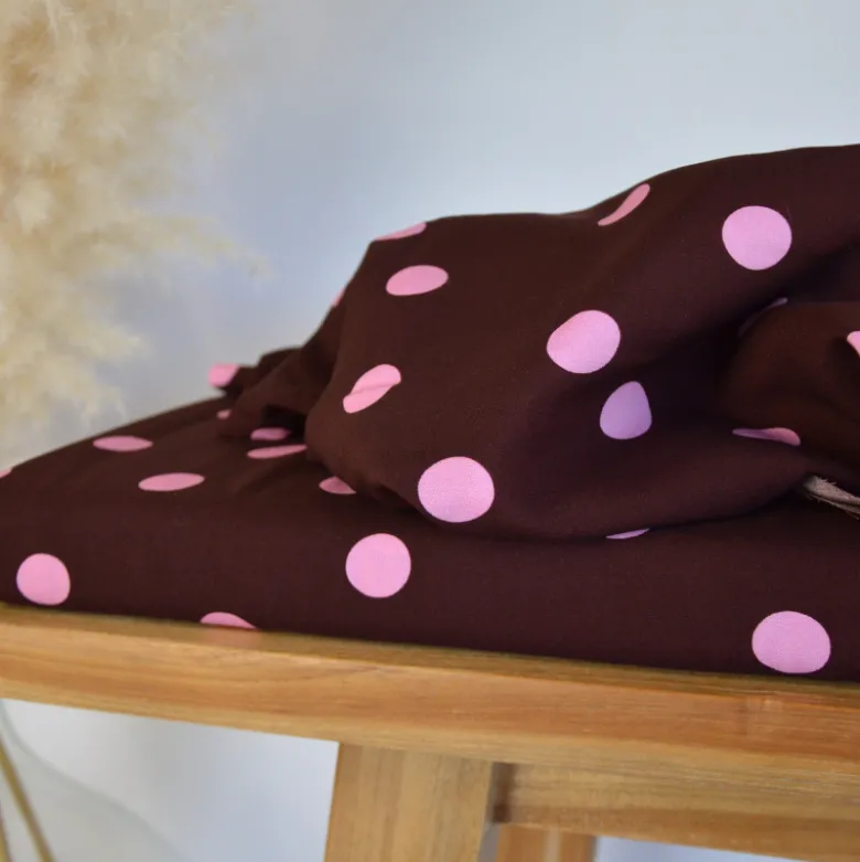 Tissu popeline de viscose Peyton motif pois roses fond Bordeaux