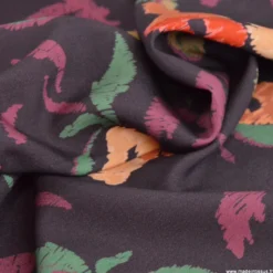 Tissu popeline de viscose Silawe - motif fleurs camel fond Aubergine