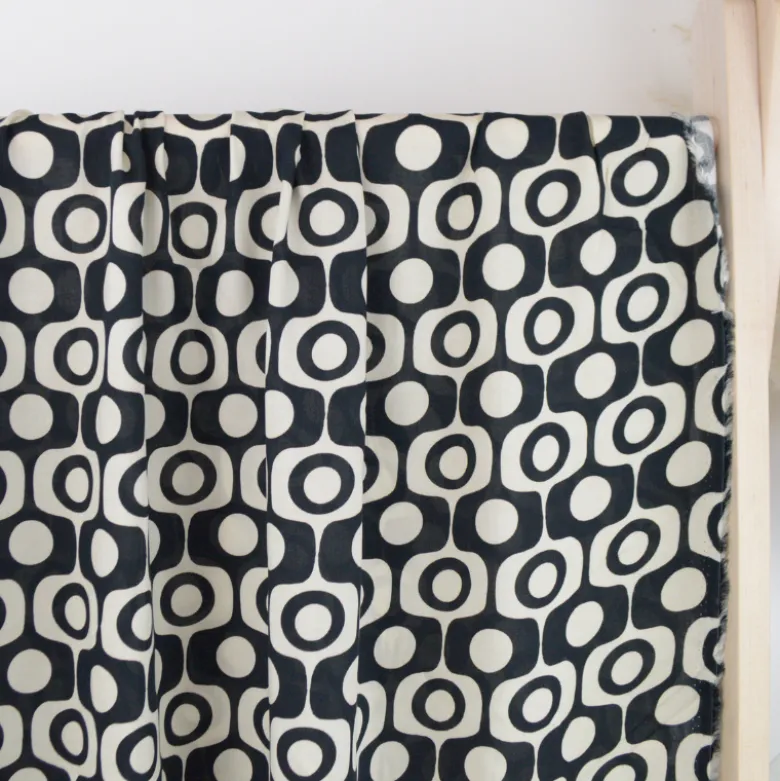 Tissu popeline de Viscose Soixante motif graphique Noir et Blanc