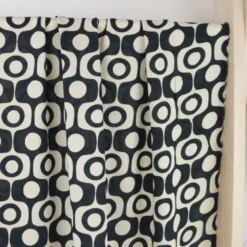 Tissu popeline de Viscose Soixante motif graphique Noir et Blanc