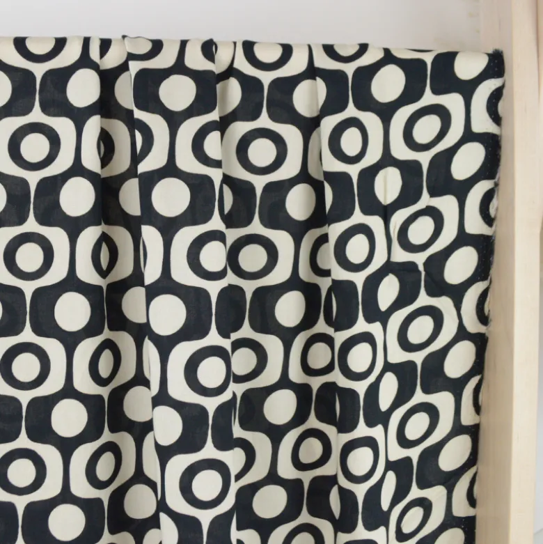 Tissu popeline de Viscose Soixante motif graphique Noir et Blanc