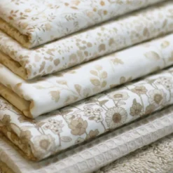 Tissu popeline Eglantine fleurs beige fond blanc