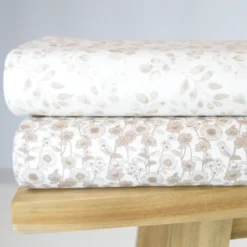 Tissu popeline Eglantine fleurs beige fond blanc