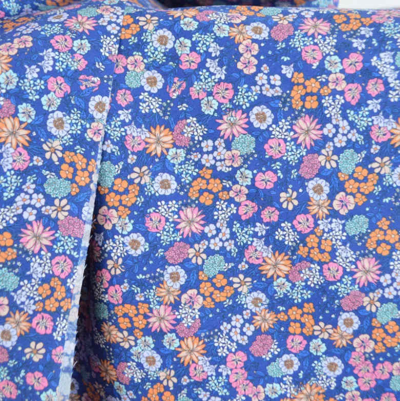 Tissu Popeline fleuri fond bleu indigo