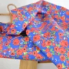 Tissu Popeline Happy Flowers motif fleurs fond bleu