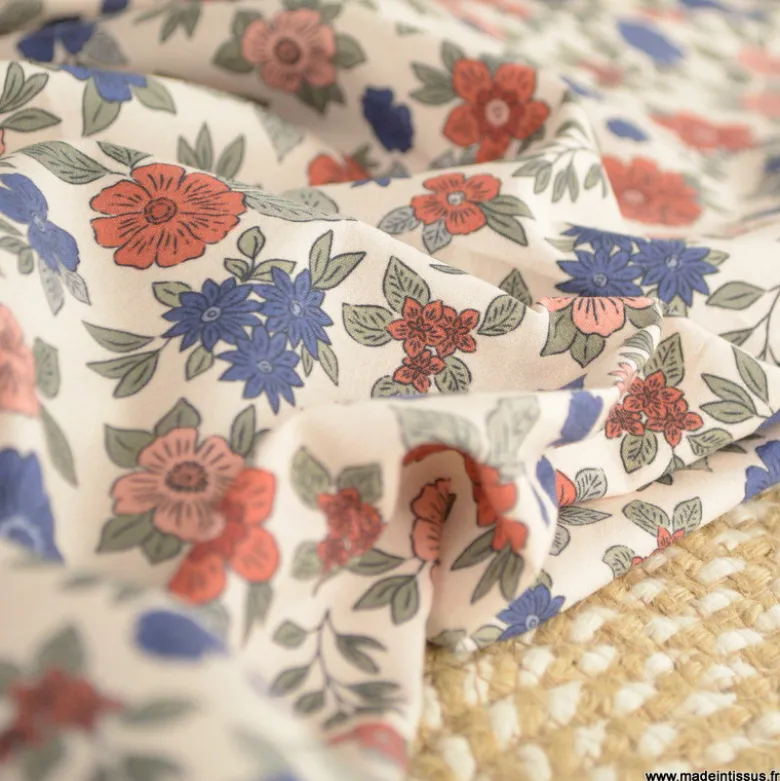 Tissu popeline Marion motif fleurs bleu et brique fond ecru - exclusif