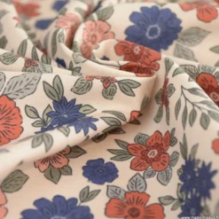 Tissu popeline Marion motif fleurs bleu et brique fond ecru - exclusif