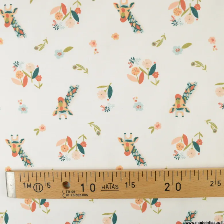 Tissu popeline motif girafes et fleurs roses fond bleu - Oeko tex
