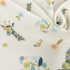 Tissu popeline motif girafes et fleurs bleues fond bleu - Oeko tex