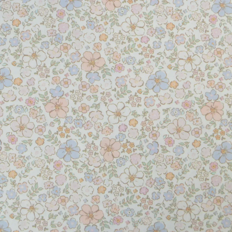 Tissu popeline Théophile fleurs roses et bleues fond blanc cassé
