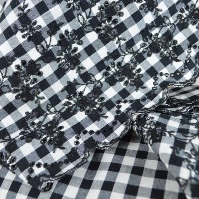 Tissu popeline Vichy festonnée et brodée - Noir et blanc
