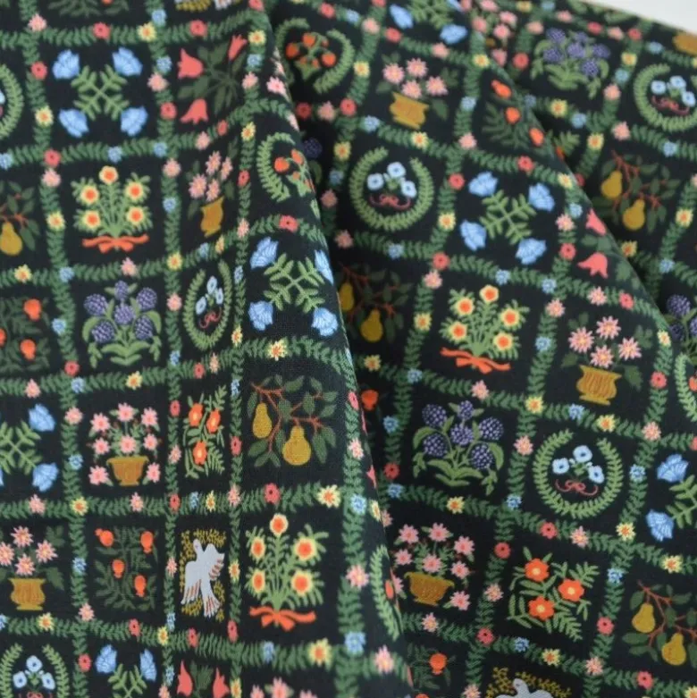 Tissu Rifle Paper carreaux de fleurs fond Noir - Collection Gracie