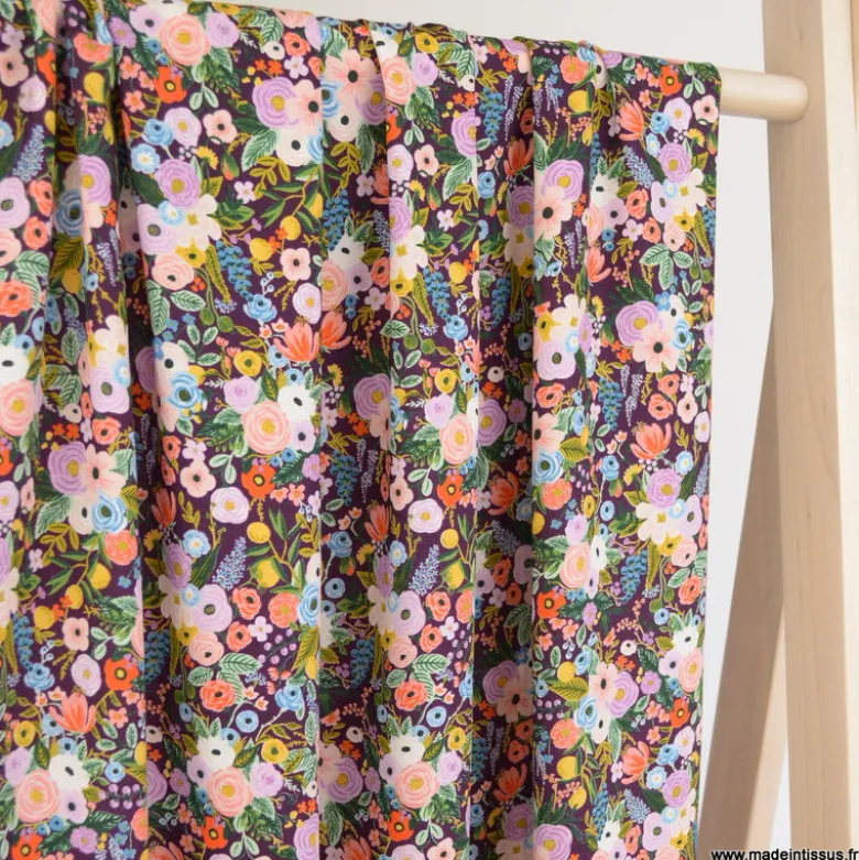 Tissu Rifle Paper en viscose - motif fleurs fond Bordeaux - collection Orchard