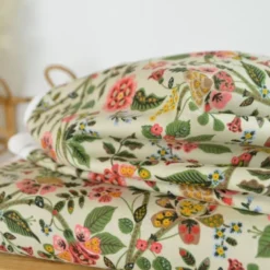 Tissu Rifle Paper motif fleurs indiennes fond écru - Collection Gracie