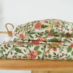 Tissu Rifle Paper motif fleurs indiennes fond écru - Collection Gracie