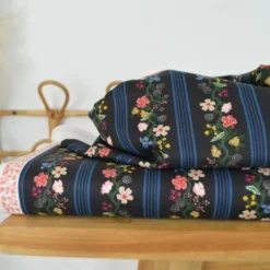 Tissu Rifle Paper motif fleurs et rayures Noir - Collection Gracie