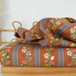 Tissu Rifle Paper motif fleurs et rayures cacao - Collection Gracie