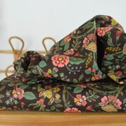 Tissu Rifle Paper motif fleurs indiennes fond cacao - Collection Gracie