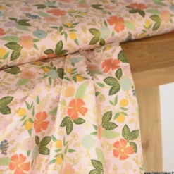 Tissu Rifle Paper Orchard motif petites fleurs Blush métallisé - Collection Garden Party