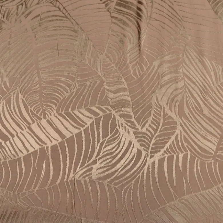 Tissu satin de viscose motif exotique fond taupe