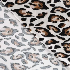 Tissu satin de viscose motif Léopard fond blanc cassé