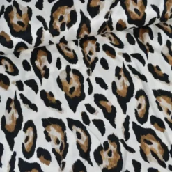 Tissu satin de viscose motif Léopard fond blanc cassé