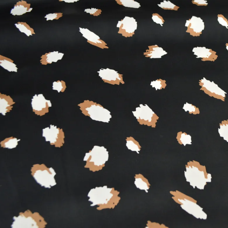Tissu Satin de viscose motif leopard camel fond Noir