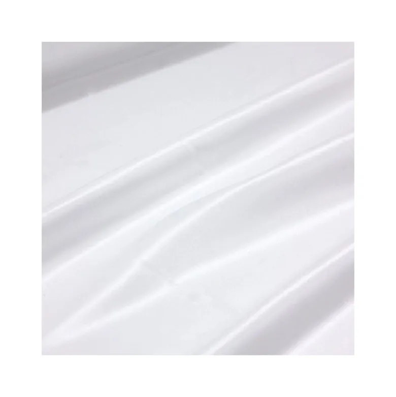 Tissu Satin duchesse blanc .