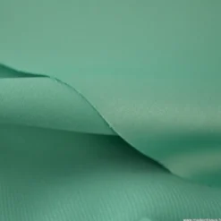 Tissu satin microfibre fluide uni Vert Emeraude